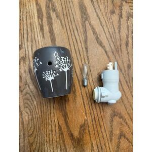 Scentsy Taro Plug In Wax Warmer Night Light Gray Dandelion